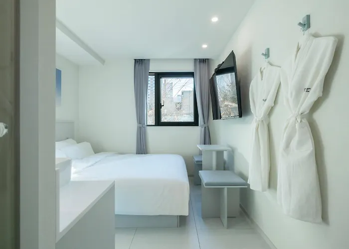 Anook Air Gaebong Hotel